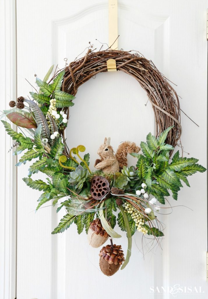 DIY Fall Woodland Wreath from https://www.sandandsisal.com/2017/10/diy-fall-woodland-wreath.html - hostess gift for lake home
